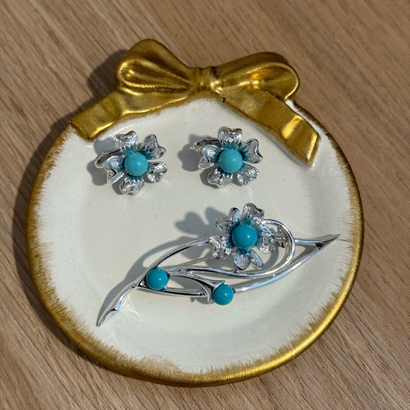 Vintage Sarah Coventry Floral Brooch and Earring Set - Picture 2 of 5